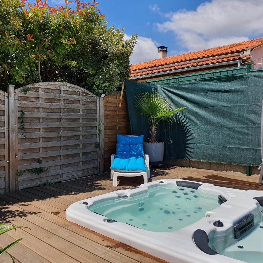 Le Petit Manoir Bed & Breakfast Vaux-sur-Mer Exterior photo